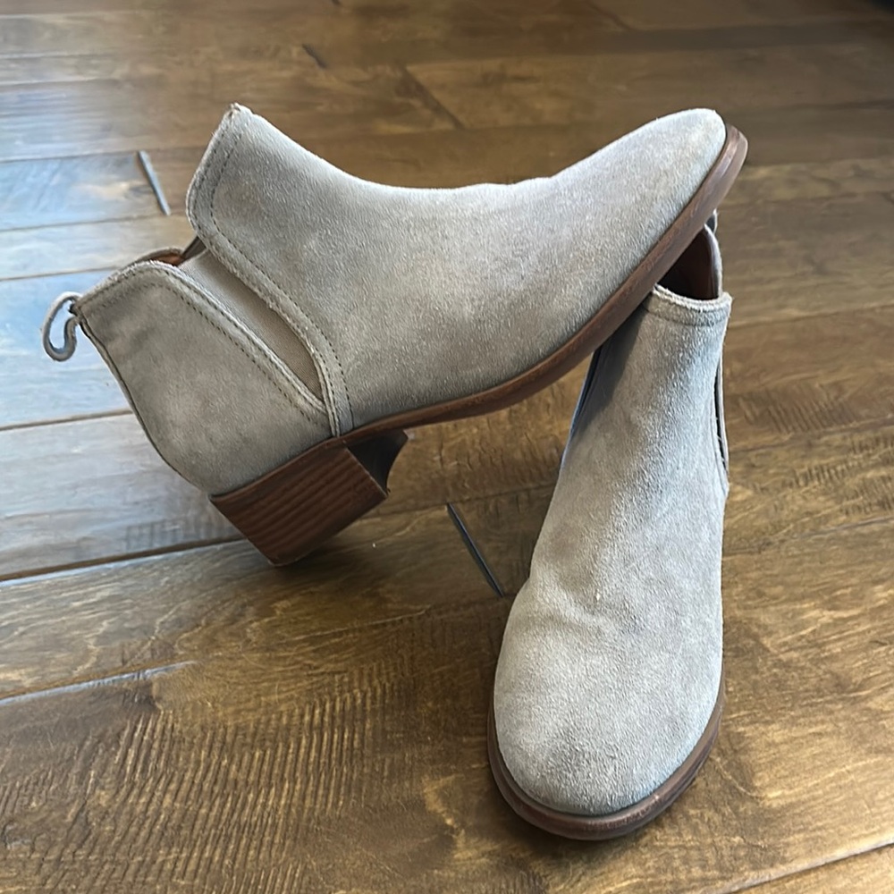 Lucky Brand Women's Suede Ankle Booties - Dove color